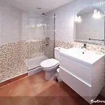 Bay Ii Apartment *